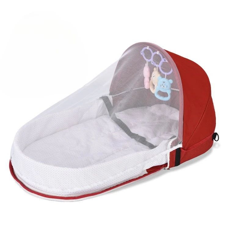 Reducteur de lit bébé rouge avec filet anti-moustiques