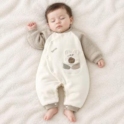 Bébé garçon endormi, pyjama Bear crème/beige