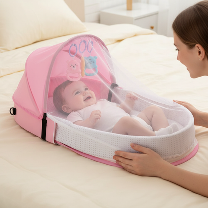 Fille souriant à sa maman dans le réducteur rose