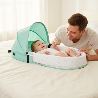 Fille souriant à son papa dans le réducteur vert menthe