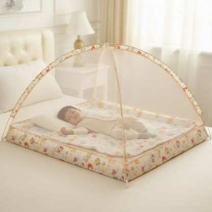 Garçon 5 ans – moustiquaire beige – décor lit crème lampe dorée – 1:1